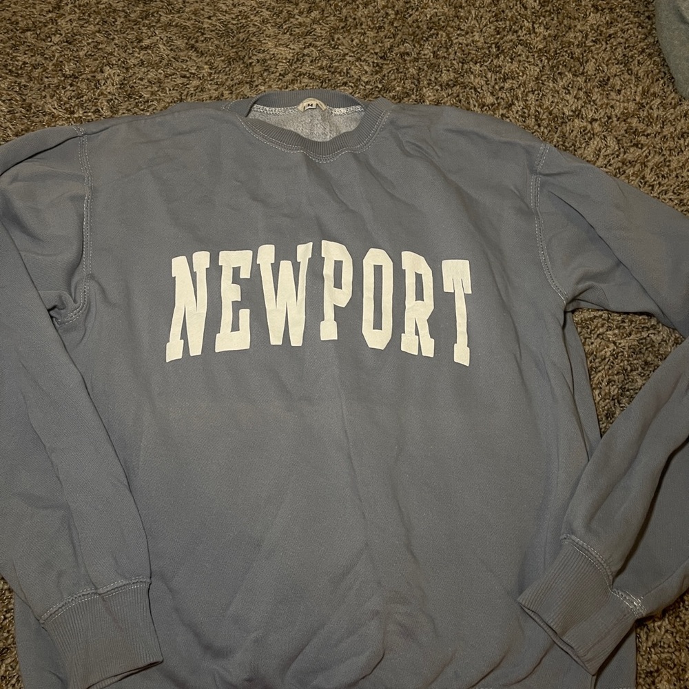 Brandy Melville Newport Beach crewneck size M